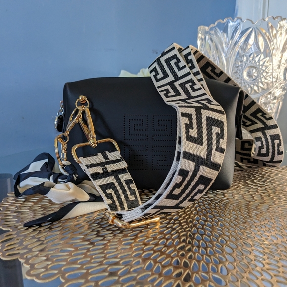 Givenchy - Picture 3 of 13